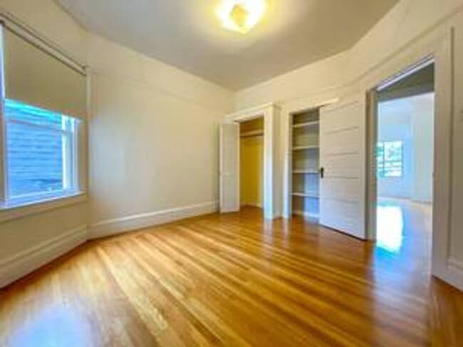 Building Photo - Outside Leasing - 1035-1039A Sanchez Street