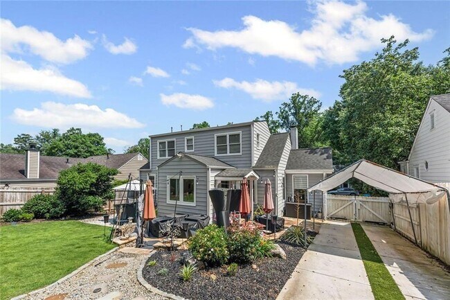 Building Photo - 346 Redland Rd NW