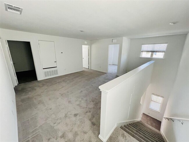 Building Photo - 125 Bennington Dr