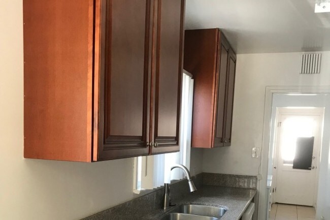 Building Photo - 1940 Armacost Ave