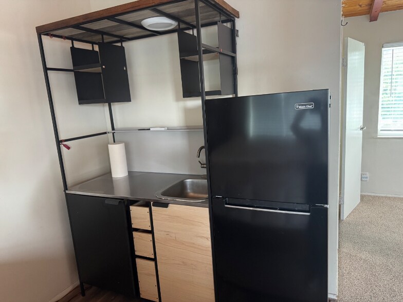 Building Photo - 4859 Stuart Dr