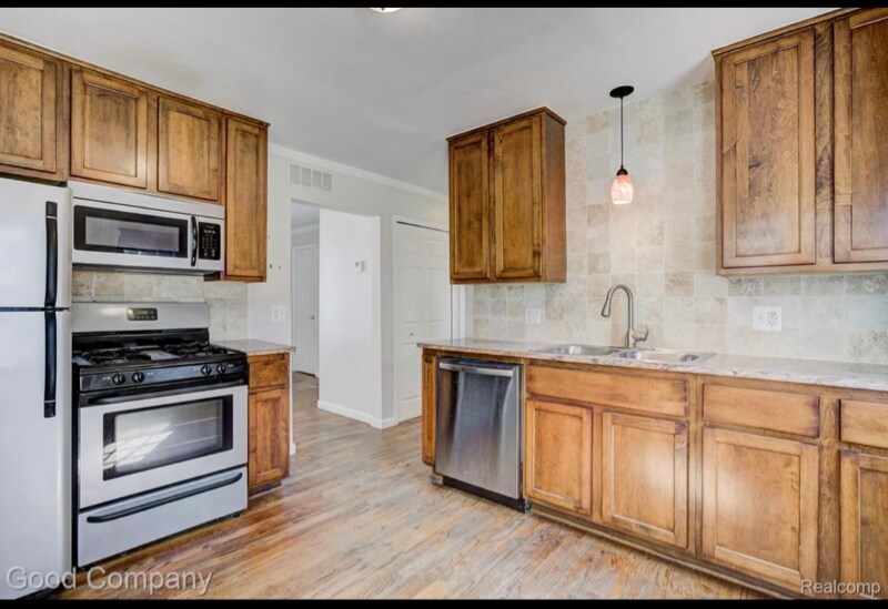 Building Photo - 600 Kalama Ave