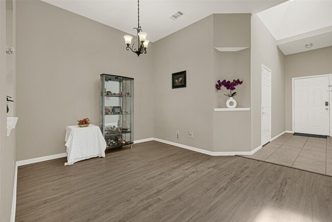 Building Photo - 8123 Solara Bend Ct