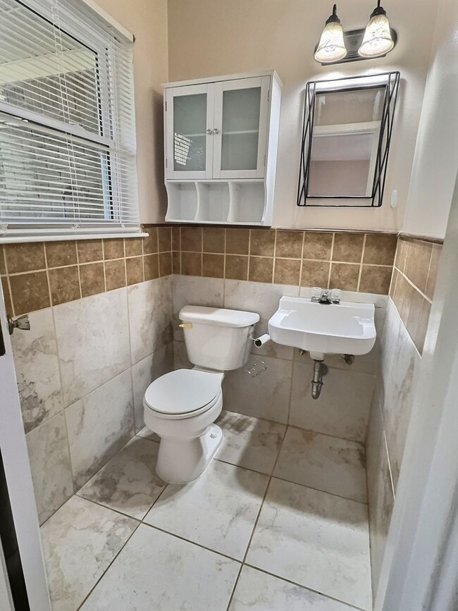 Building Photo - 3 Bedroom 1.5 Bathroom home in Ocean Springs School District