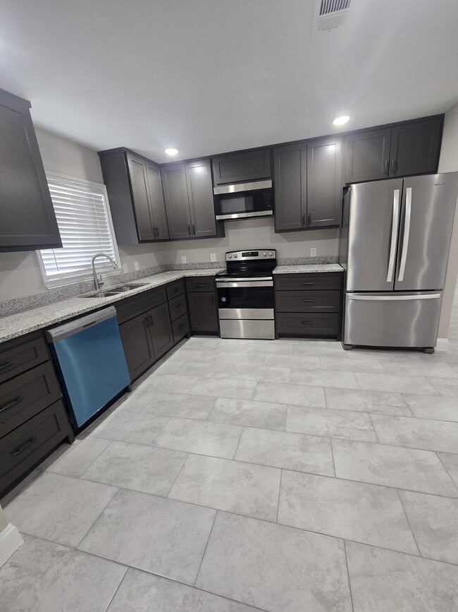 Building Photo - 422 West St