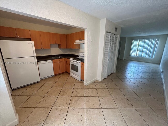 Building Photo - 4815 NW 9th Dr