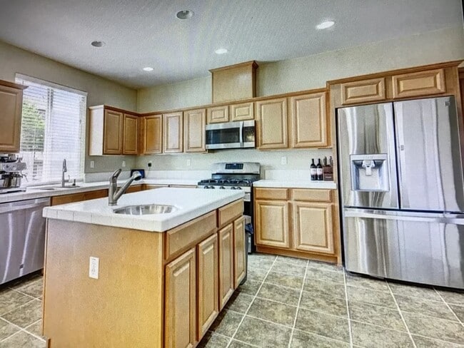 Building Photo - Two story Yuba City Home