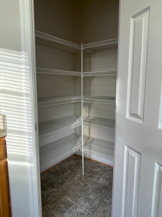 Building Photo - UPDATED TOWNHOUSE IN FREDERICKSBURG - CLOS...