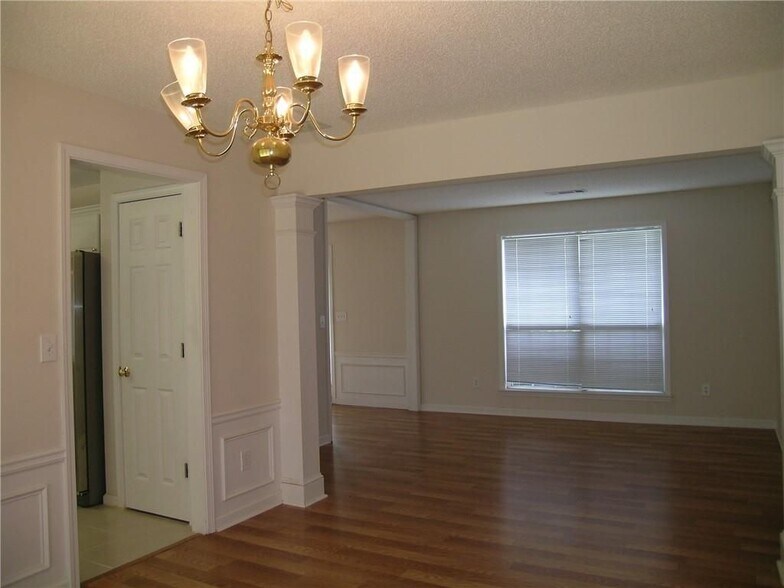 Building Photo - 3674 Kentford Ln