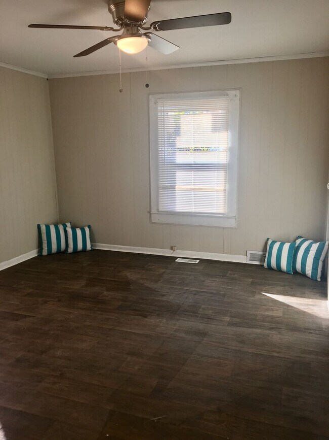 Building Photo - 3 Bedroom House! Coming soon!