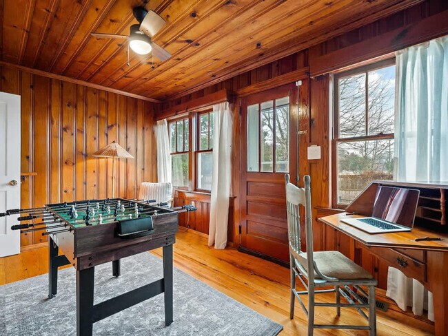 Building Photo - 2ND East Drive-SI ID1496103P