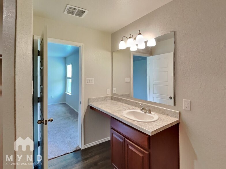 Building Photo - 7532 Rose Robin Run Ct