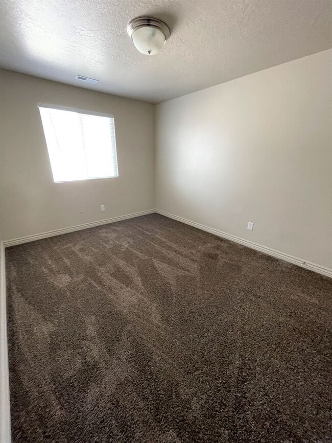 Building Photo - 3 Weeks Rent Free with June Move In! Beaut...