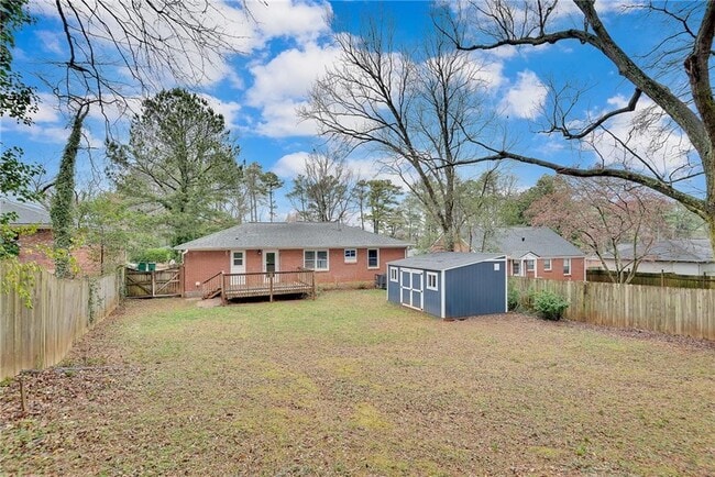 Building Photo - 2015 E Camellia Dr