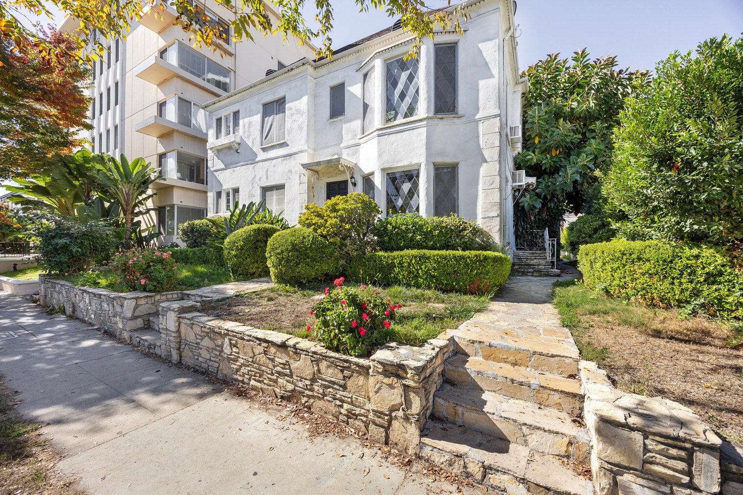 Building Photo - 135 S Reeves Dr