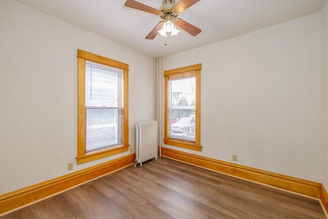 Building Photo - 547 Jefferson St