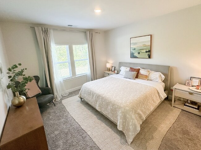 Building Photo - Spacious 4 Bedroom Home with Main-Level Primary and 2-Car Garage