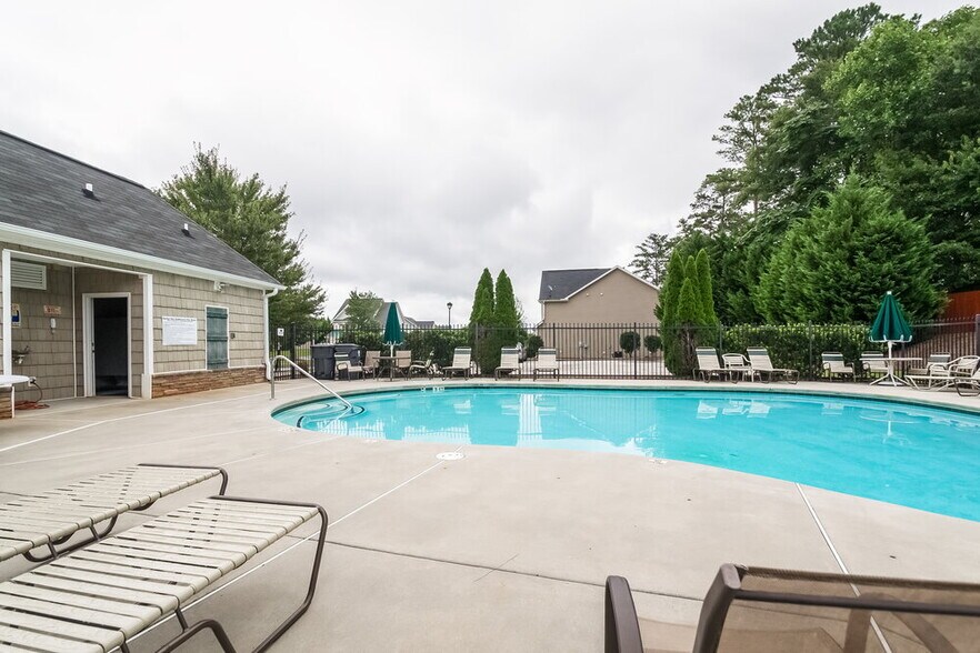 Building Photo - 374 Darbys Run Ct