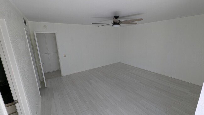 Building Photo - 425 Bradshaw E Ln