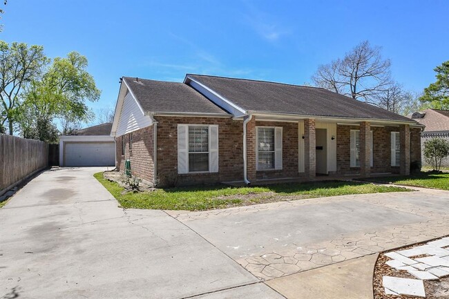 Building Photo - 11627 Bandlon Dr