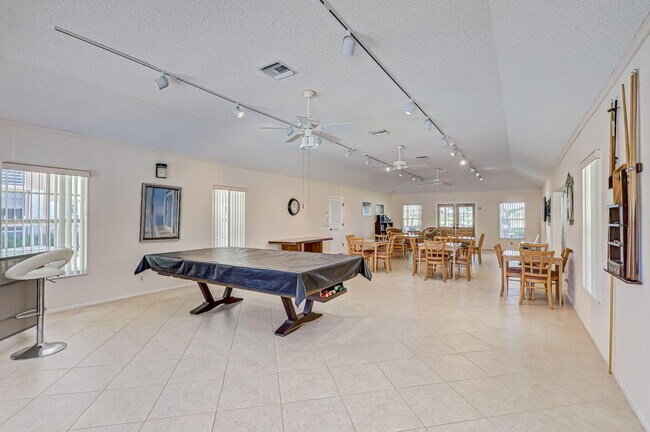 Building Photo - 308 Golfview Rd