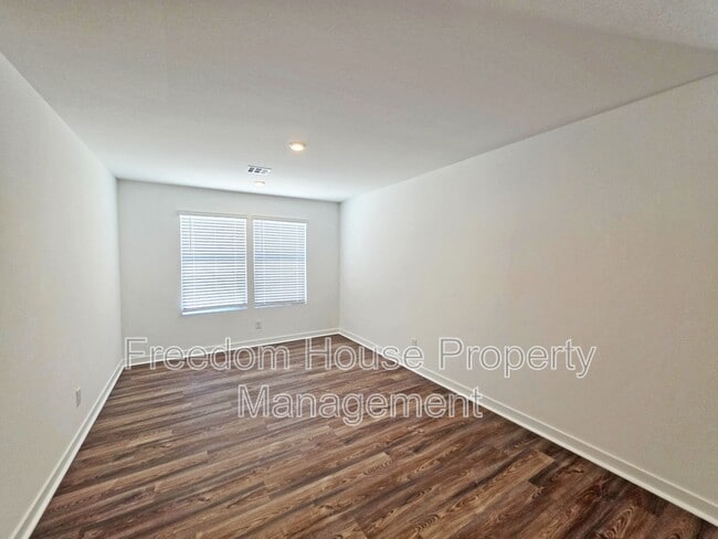 Building Photo - 660 Huyana Wind Dr