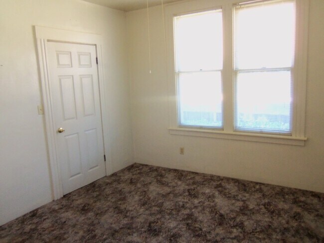 Building Photo - W23rd 445