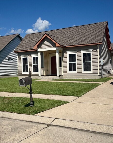 Building Photo - 5245 Savannah Ln