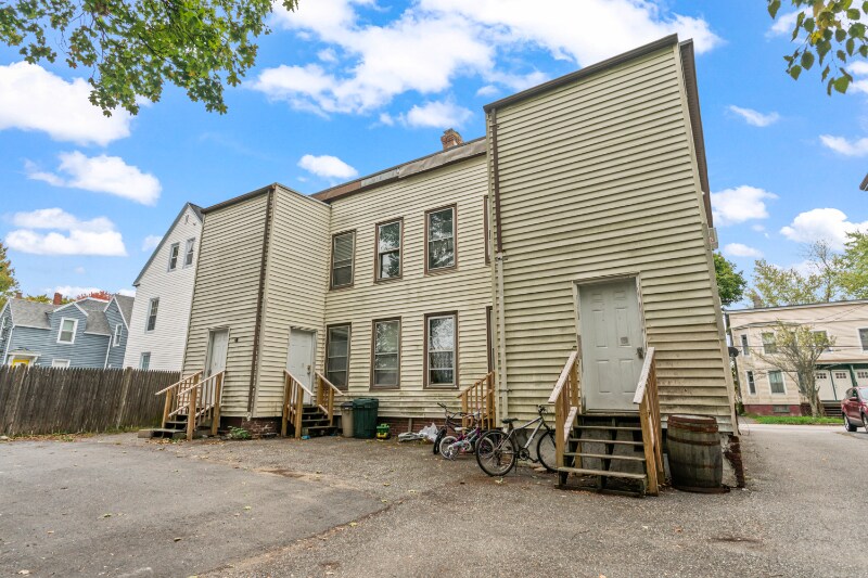 Building Photo - 27 Frederic St