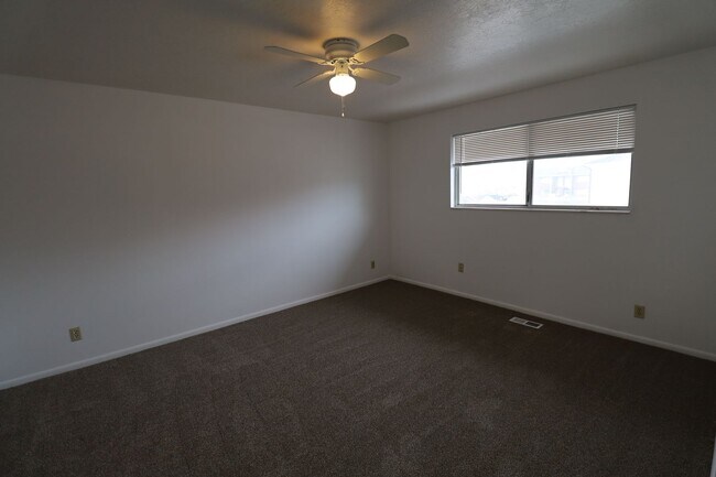 Building Photo - 312 W 450 N St