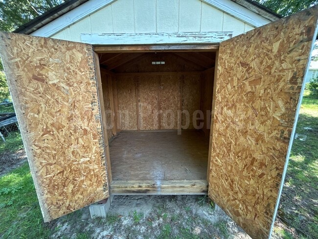 Building Photo - 1700 Broadland Ave