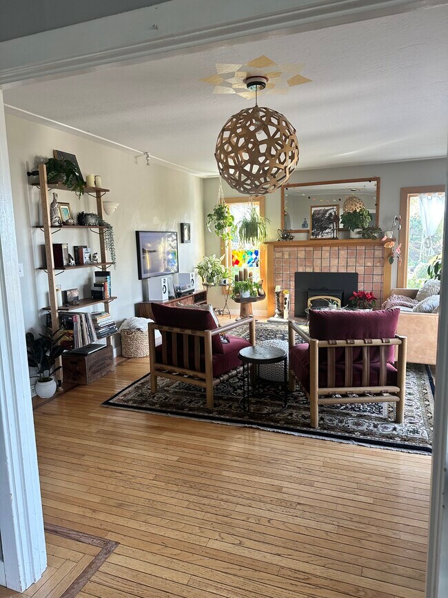 Building Photo - 890 Cragmont Ave