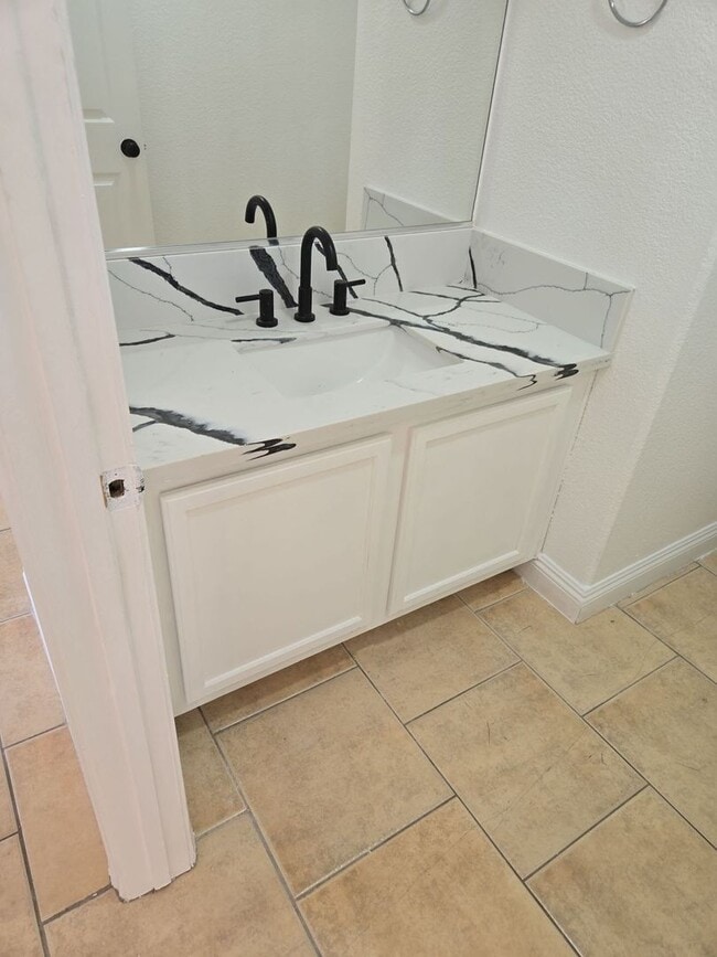 Building Photo - A Fabulous 4 Bedroom Home in Peccole Ranch