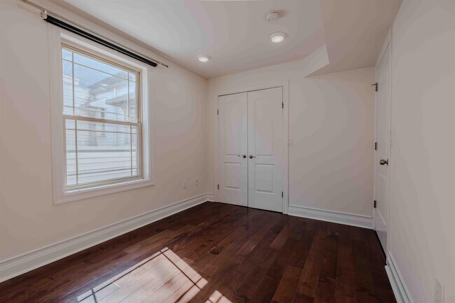 Building Photo - 74 Beacon Ave