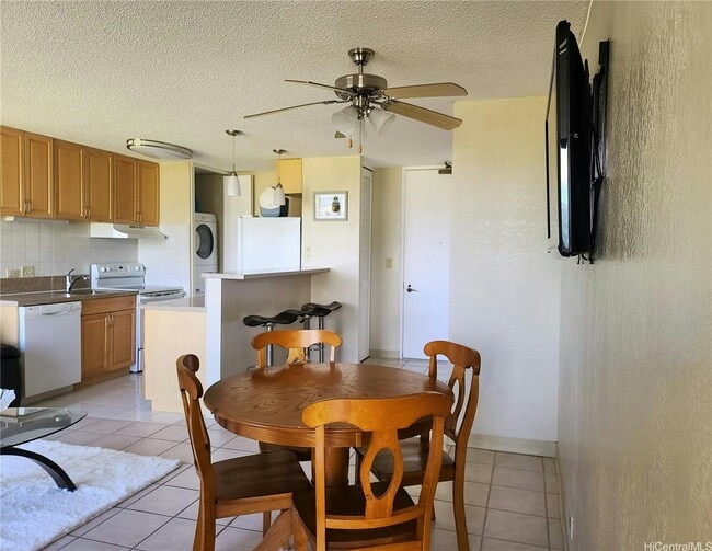 Building Photo - 320 Lili?uokalani Avenue