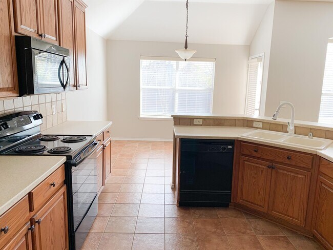 Building Photo - 3626 English Oak Dr