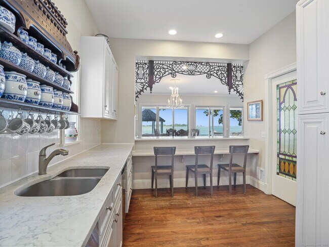 Building Photo - 3 E Beach Dr