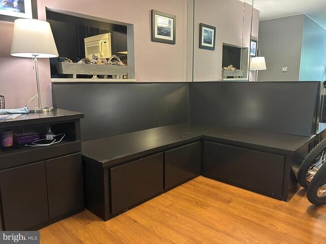 Building Photo - 13 Quince Ct