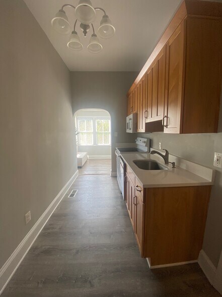 Building Photo - 212 W Montgomery Ave