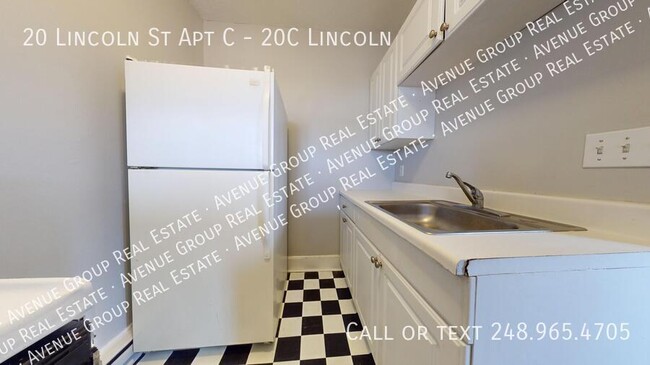 Building Photo - 20C Lincoln St - Great Pontiac 1Bed/1Bath ...