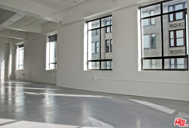 Building Photo - 849 S Broadway