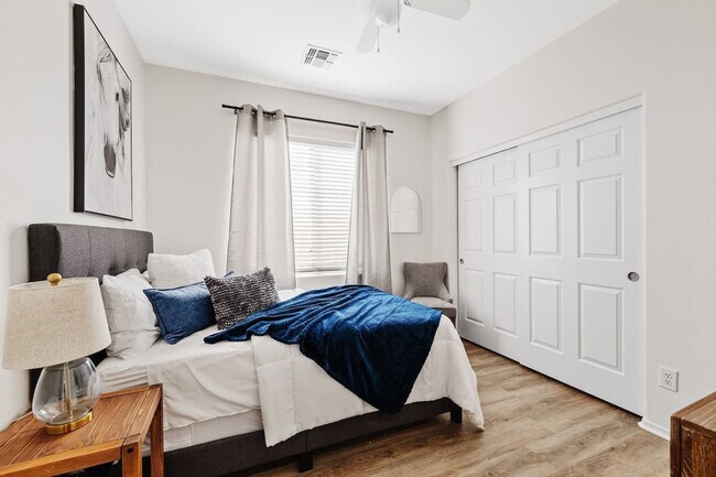 Building Photo - 2372 E Sequoia Dr