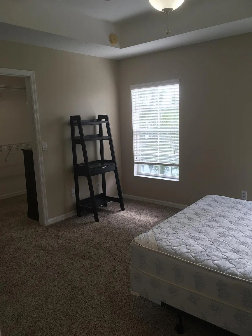 Building Photo - 10316 Fallsgrove St