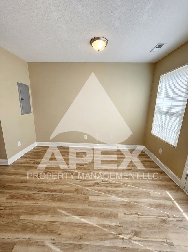 Building Photo - AVALON TOWNHOMES – LIKE NEW - 2 Bd/2.5 Ba Townhome off Topside Road with convenient access to Mar...