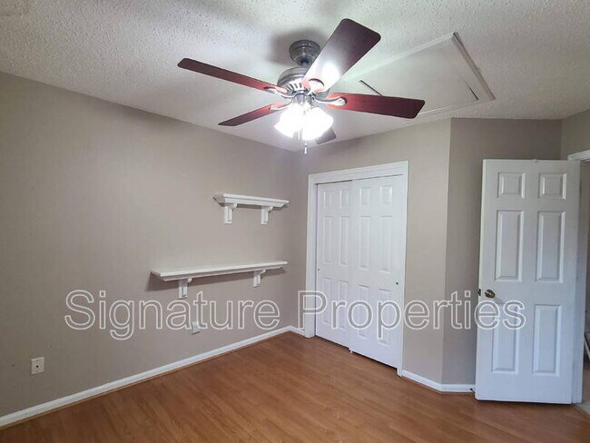 Building Photo - 901 Willow Point