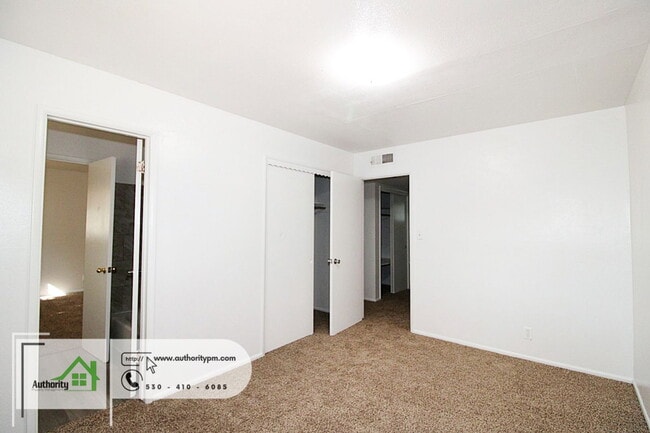 Building Photo - 6482 Leonard Dr