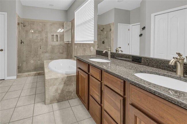 Building Photo - 721 Stonecrest Dr