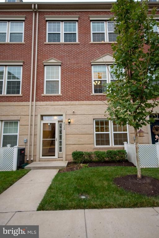 Building Photo - 8024 Cayzer Ln