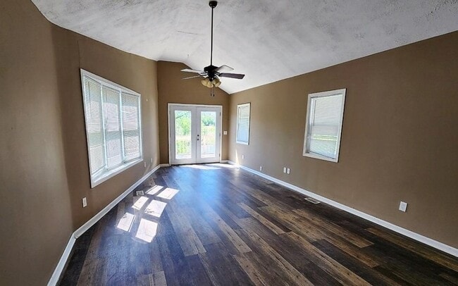 Building Photo - 4717 Willow Dr