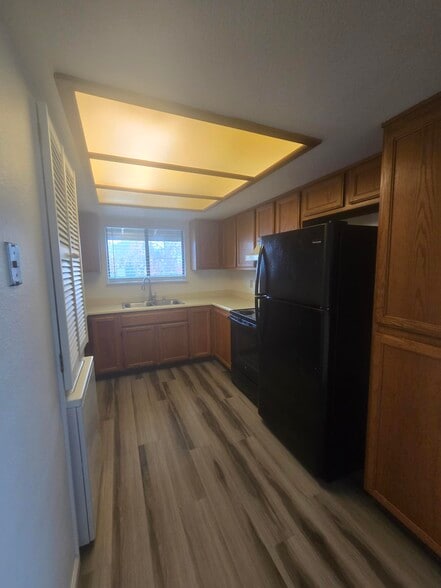 Building Photo - 3033 Estepa Dr